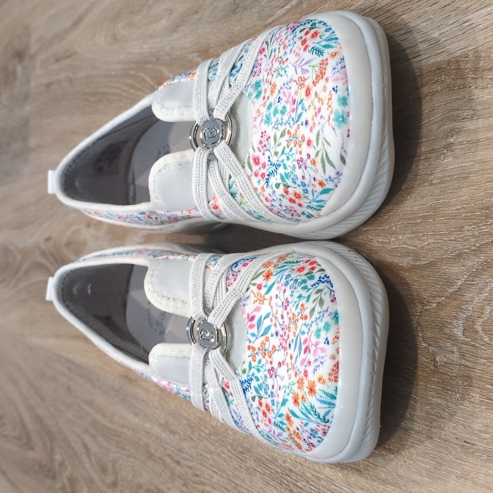🩷💛💚💙❤️NIB Bzees White Floral Colorful Women's slip on Shoes sz 7M🩷💛💚💙❤️ - Picture 2 of 13